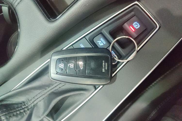 Used Toyota Avalon 2019 Dual-Engine 2.5L Luxury Edition China VI Standard
