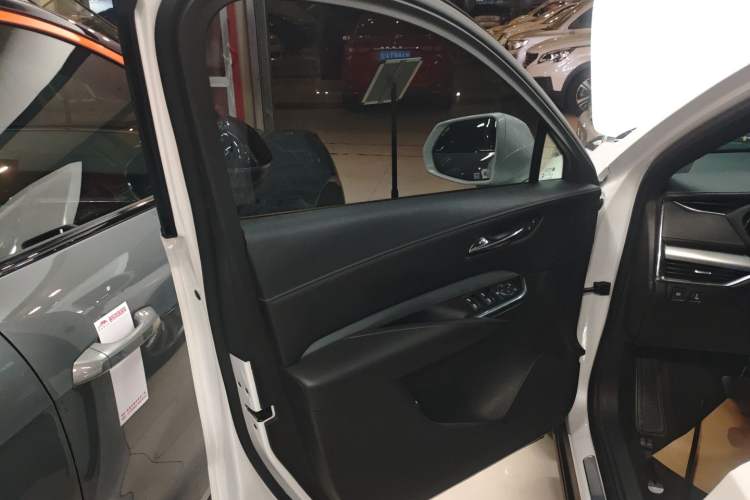 Used Cadillac XT4 2018 28T Two-Wheel-Drive Luxury Model