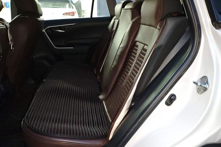 Used Toyota RAV4 2020 Dual-Engine 2.5L E-CVT Two-Wheel Drive Elite Edition
