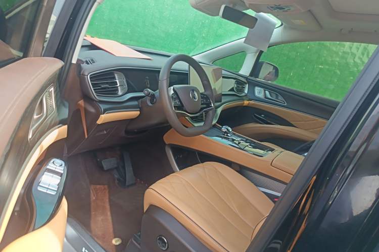 Used Denza D9 2025 DM-i Smart Drive 1020 Four-Wheel Drive Premium Model