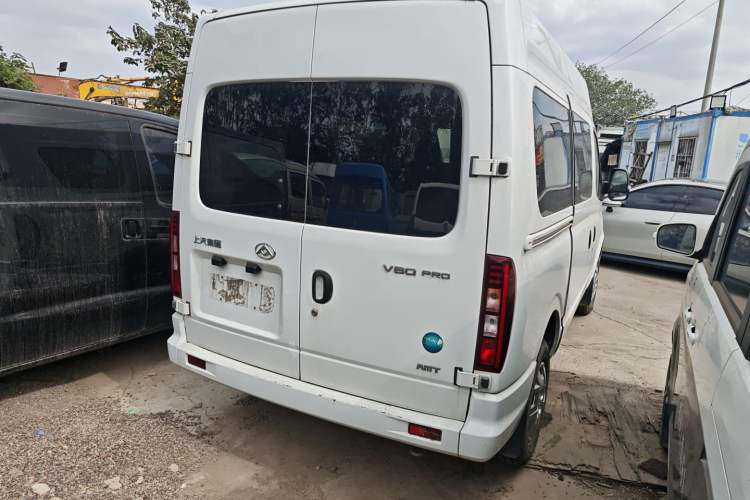 Used SAIC MAXUS Xintu V80 2023 2.0T AMT Classic Aoyuntong Short Wheelbase Mid-Roof 5/6-Seater
