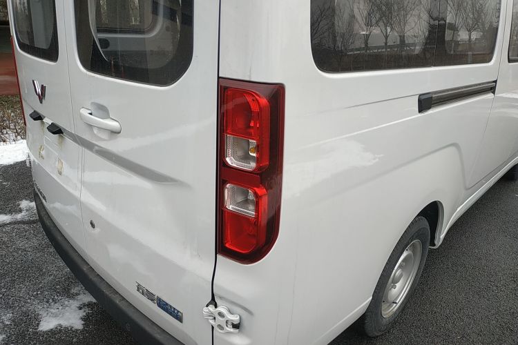Used Wuling Yangguang 2024 300KM Comfort Version Passenger Van 75kW