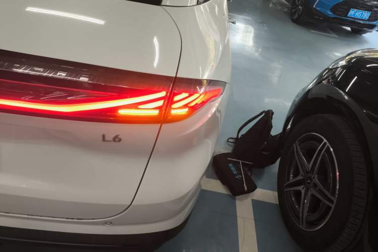 Used  L6 2023 125km Starship