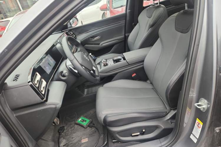 Used BYD Qin L 2025 DM-i Smart Drive 120KM Leading Model
