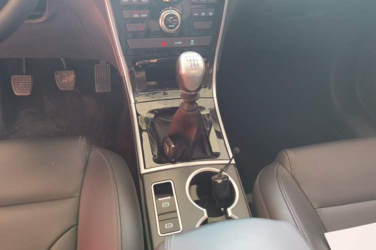 Used Haval H2 2018 Chuanxiang Edition Red Badge 1.5T Manual Two-Wheel Drive Fashionable Model