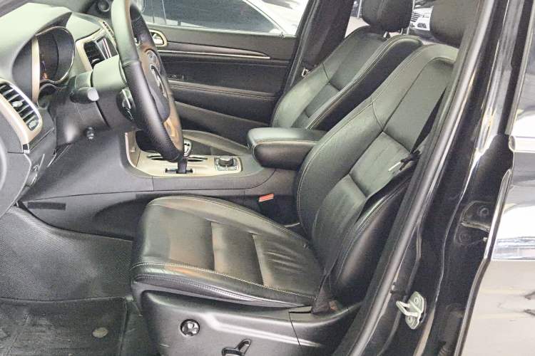 Used  Grand Cherokee (Import) 2015 3.0L Comfort Navigation Edition
