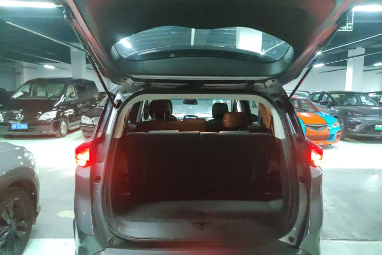 Used Chevrolet Orlando 2020 Light Hybrid Redline 530T Automatic Enjoyment Edition (5+2 Models)
