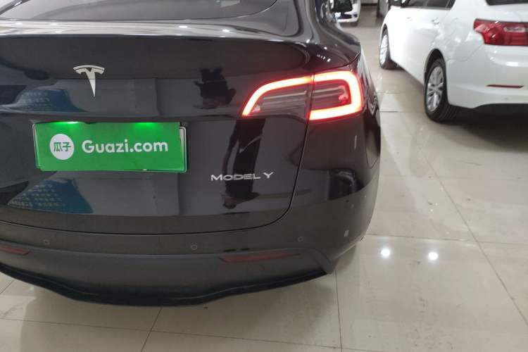 Used Tesla Model Y 2023 Rear-Wheel-Drive Version
