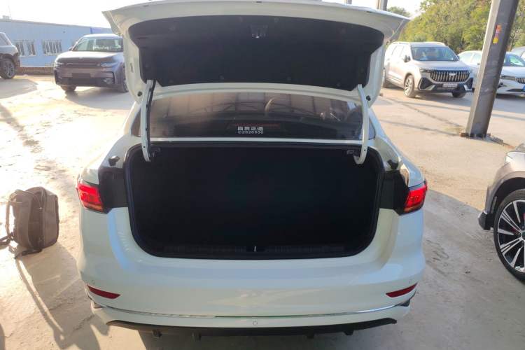 Used Geely Auto Emgrand 2025 4th Generation 1.5L CVT Flagship Version
