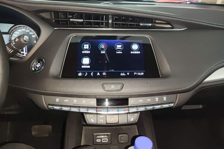 Used Cadillac XT4 2018 28T Two-Wheel Drive Leading Version
