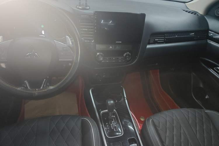 Used Mitsubishi Outlander 2021 2.4L 4x4 Zhi Xiang Edition 7 Seats