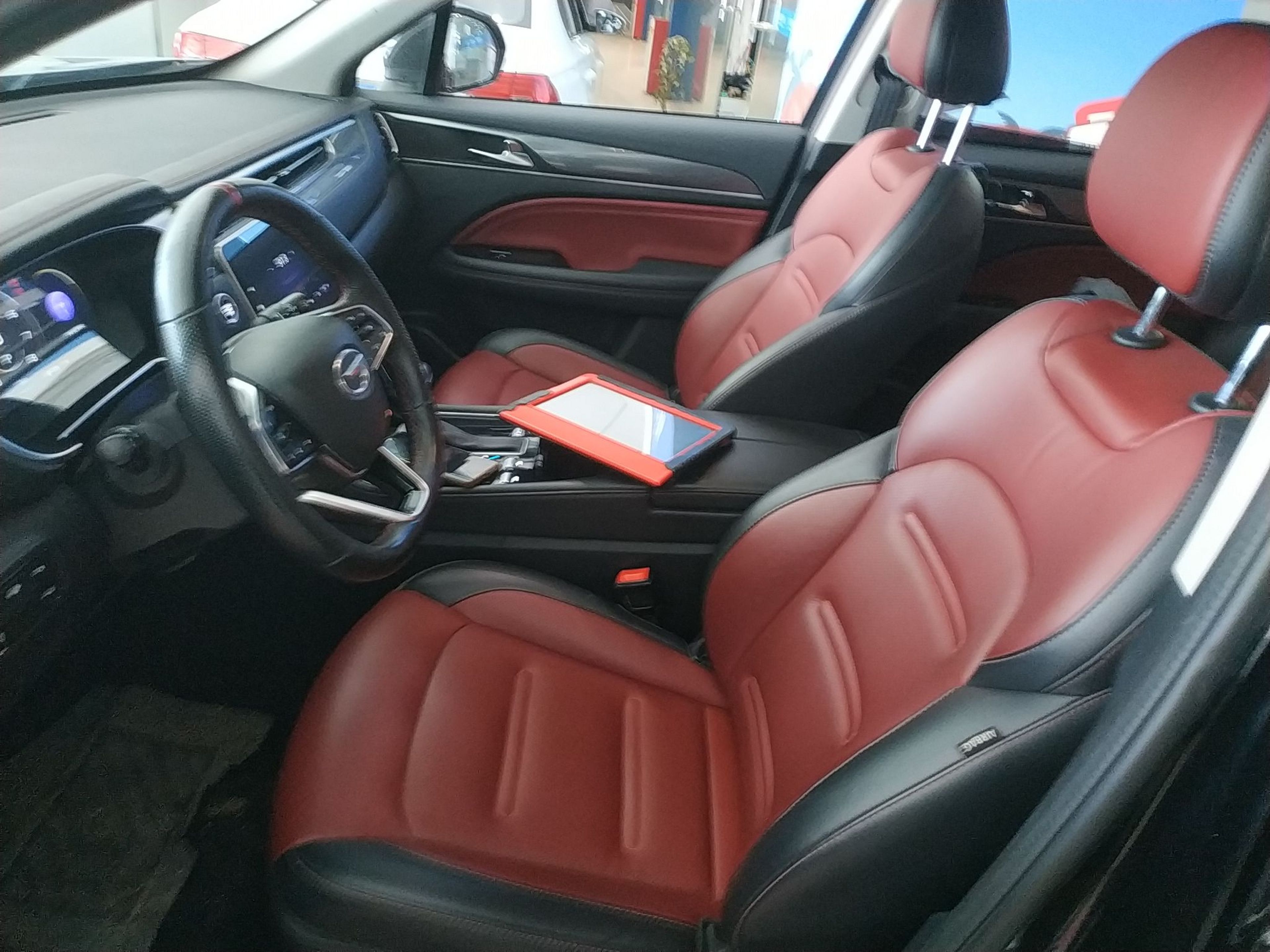 المقاعد الأمامية داخل السيارة