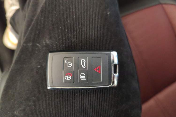 Used Land Rover Range Rover Evoque 2021 Range Rover Velar L 249PS R-Dynamic First Edition