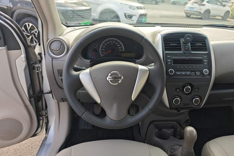 Used Nissan Sunny 2015 1.5XE Manual Comfort Edition