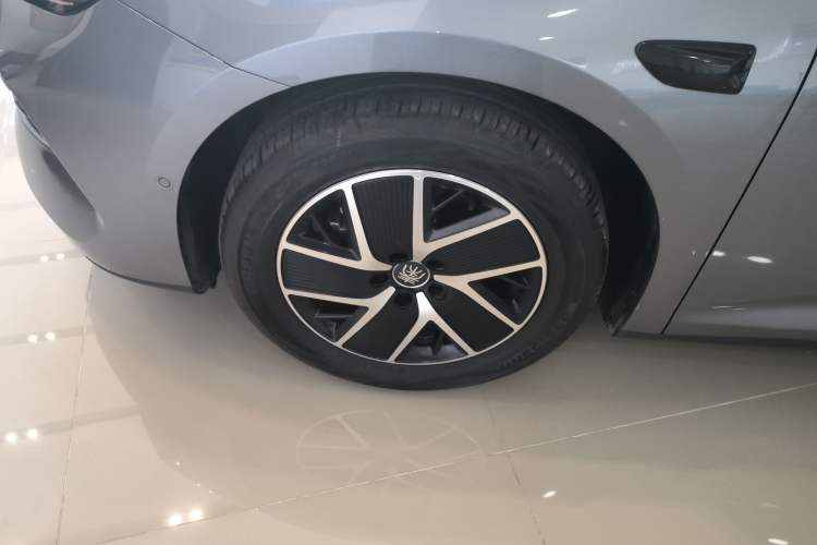 Used BYD Qin L 2025 DM-i Smart Drive 120KM Superior Model
