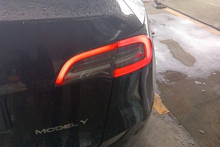 Used Tesla Model Y 2023 Rear-Wheel-Drive Version
