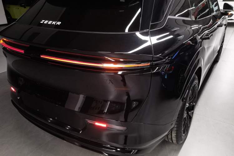 Used Zeekr 7X 2025 100 kWh Long-Range Rear-Wheel Drive with Intelligent Driving Features