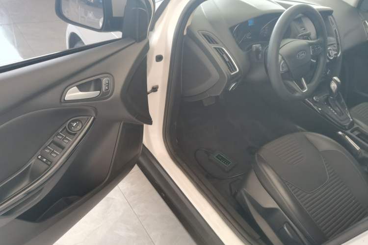 Used Ford Focus 2017 Hatchback 1.6L Automatic Fashion Edition Smart Drive Version