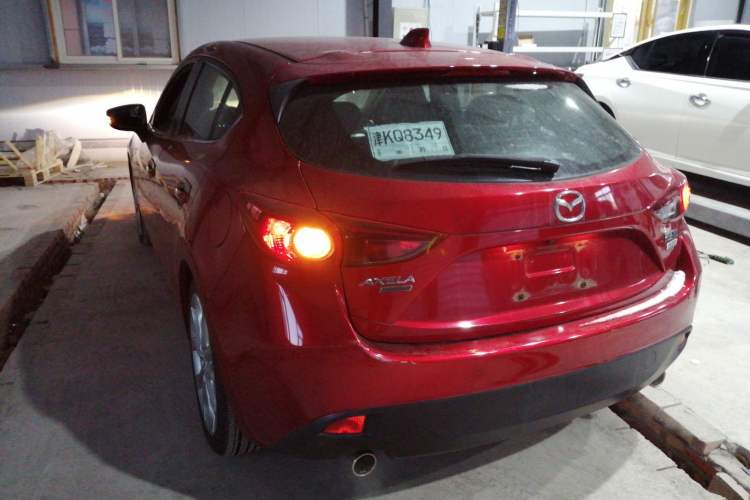 Used Mazda Mazda 3 Axela 2014 Hatchback 2.0L Automatic Flagship Model