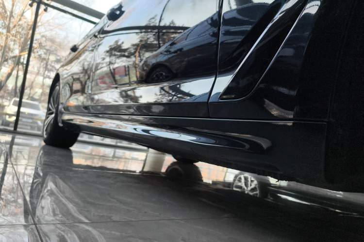 Used BMW 5 Series 2019 Facelifted 530Li Leading Edition M Sport Package
