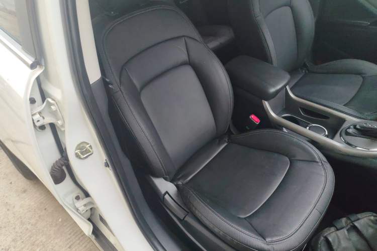 Used Kia Sportage R 2015 2.0L Automatic Two-Wheel Drive DLX Model
