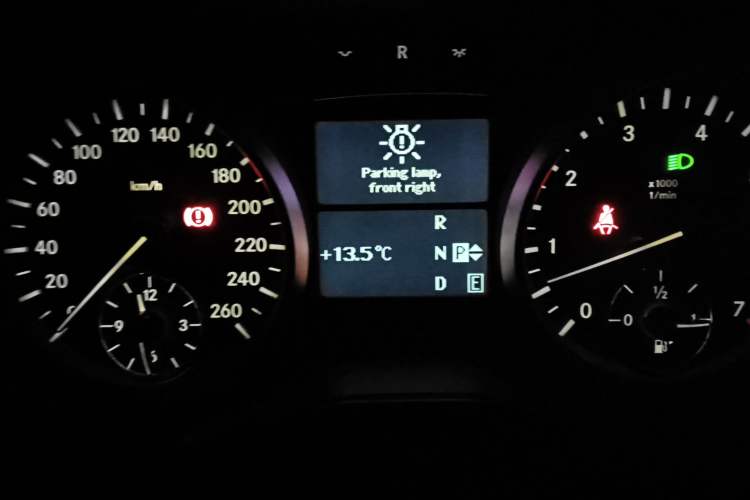 Used Mercedes-Benz R-Class 2017 R 320 4MATIC Business Edition Prestige Model
