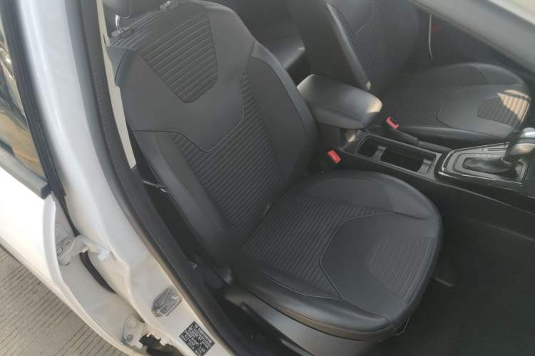 Used Ford Focus 2017 Sedan 1.6L Automatic Fashion Edition Smart Drive Version
