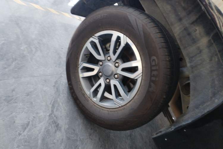 Used JMC DaDao 2023 All-Purpose 2.3T Diesel Manual Two-Wheel Drive Long-Wheelbase Comfort Edition
