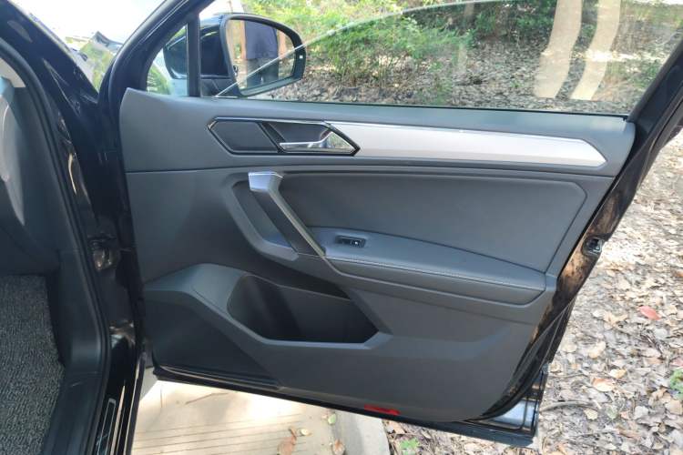 Used Volkswagen Tiguan L 2021 330TSI Automatic Two-Wheel Drive Smart Edition
