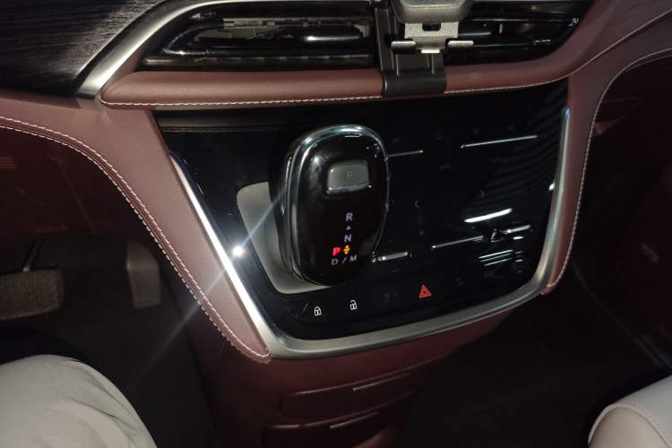 Used Buick GL8 2022 Avenir Aivia 7-Seater Deluxe Edition
