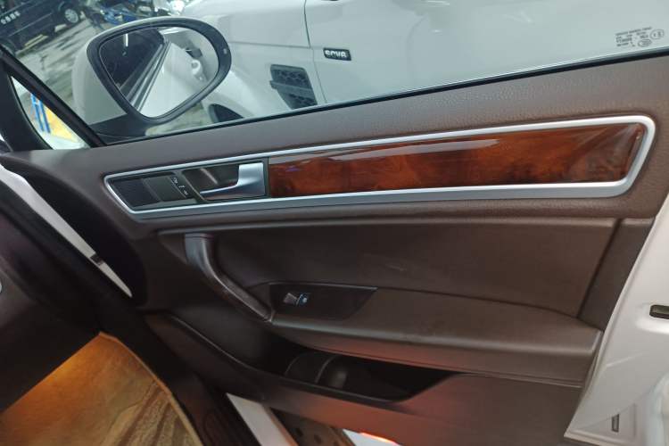 Used Volkswagen Touareg 2011 3.0 TSI Standard Version
