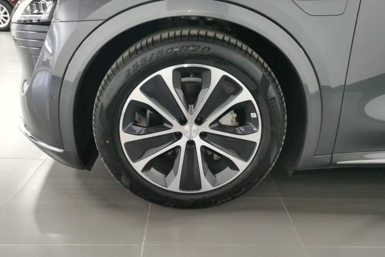 Used Hima Luxeed R7 2024 All-Electric 802 km Max