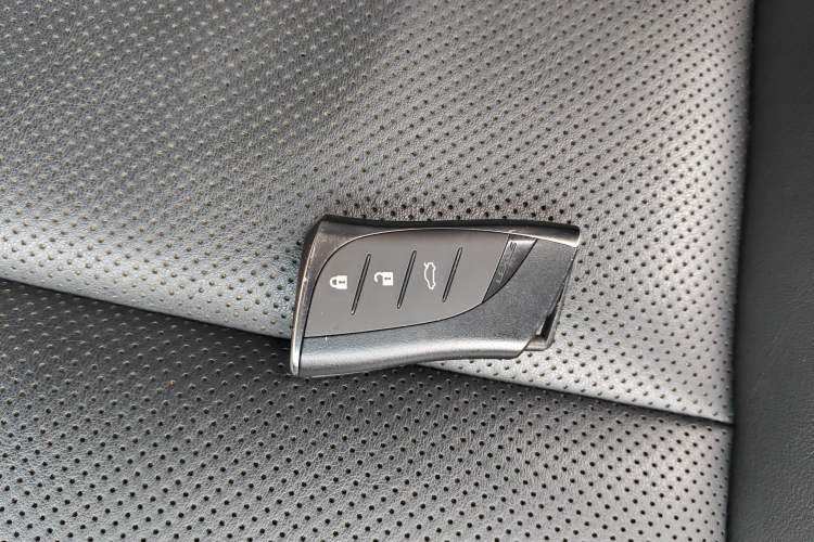 Used Lexus ES 2023 200 Excellence Edition
