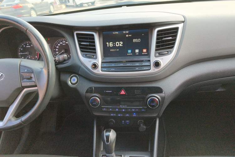 Used Hyundai Tucson 2015 1.6T Dual-Clutch Two-Wheel-Drive Smart Model