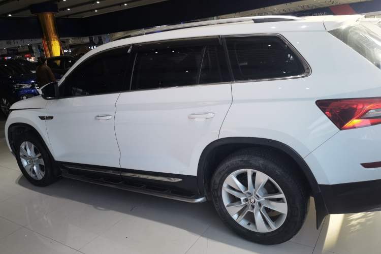 Used Skoda Kodiaq 2018 Facelifted TSI330 5-Seater Two-Wheel-Drive Luxury Enjoyment Edition
