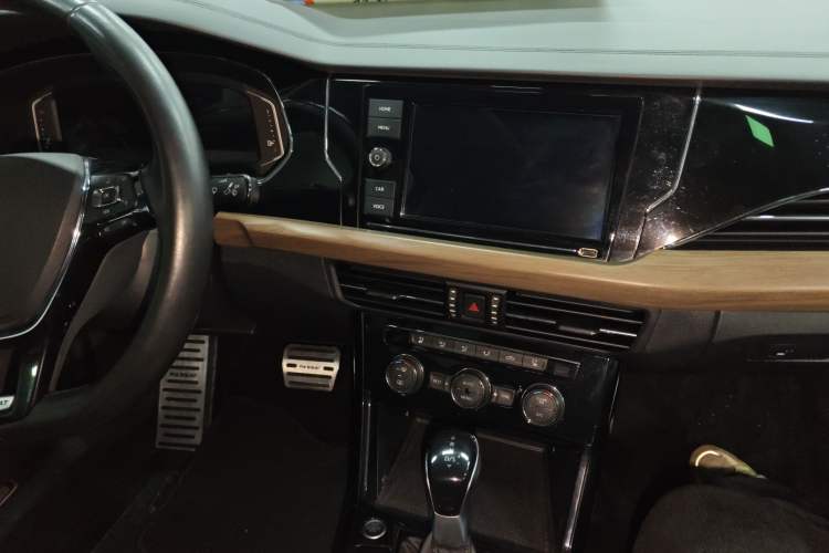 Used Volkswagen Passat 2019 330TSI Luxury Edition China VI Standard