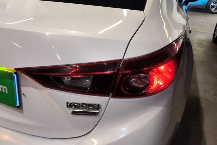 Used Mazda Mazda 3 Axela 2016 Sedan 1.5L Automatic Comfort Model
