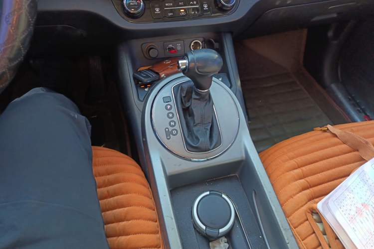 Used Kia Sportage R 2015 2.0L Automatic Two-Wheel Drive DLX Model
