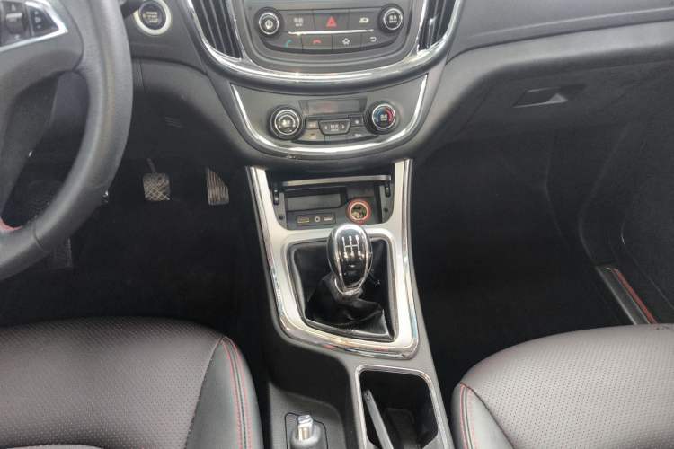 Used Baojun 560 2015 1.8L manual luxury version