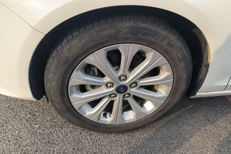 Used Ford Escort 2015 1.5L Automatic Fashion Model
