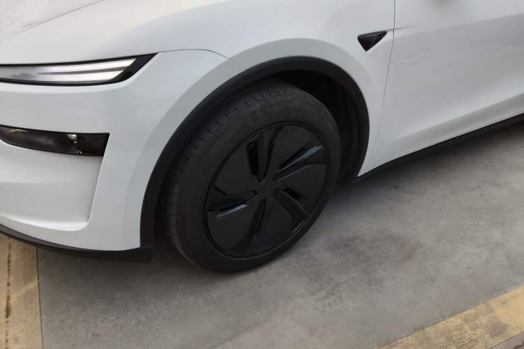 Used Tesla Model Y 2025 Rear-Wheel-Drive Version