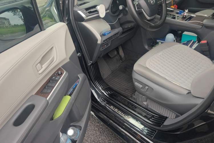 Used Toyota Sienna 2023 2.5L Hybrid Comfort Edition
