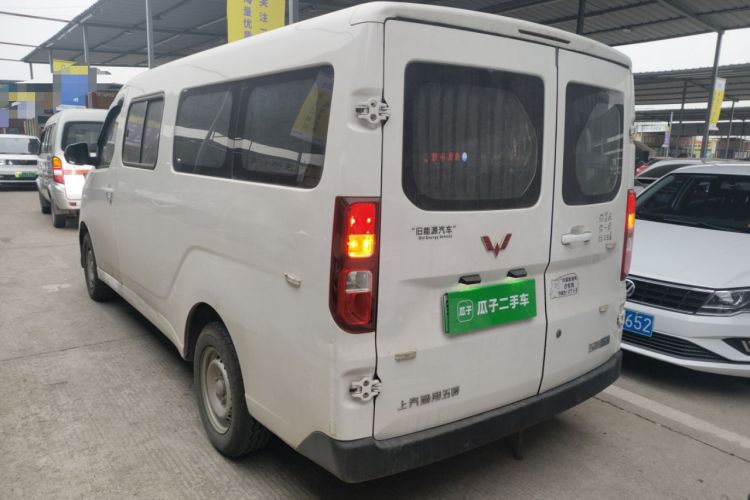 Used Wuling Yangguang 2024 300KM Comfort Version Passenger Van 75kW
