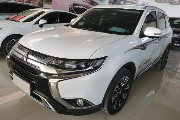 Used Mitsubishi Outlander 2019 2.4L 4x4 Zhi Xiang Edition 7 Seats China VI Standard
