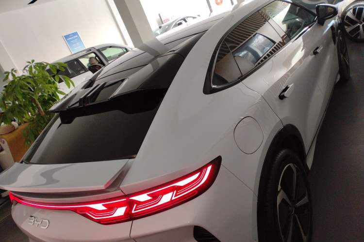 Used BYD Song L EV 2025 662 km Advanced Intelligent Driving Version
