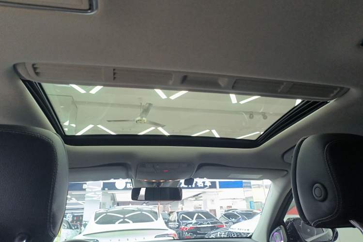 Used Mercedes-Benz E-Class 2016 E 300 L Sporty and Stylish Model
