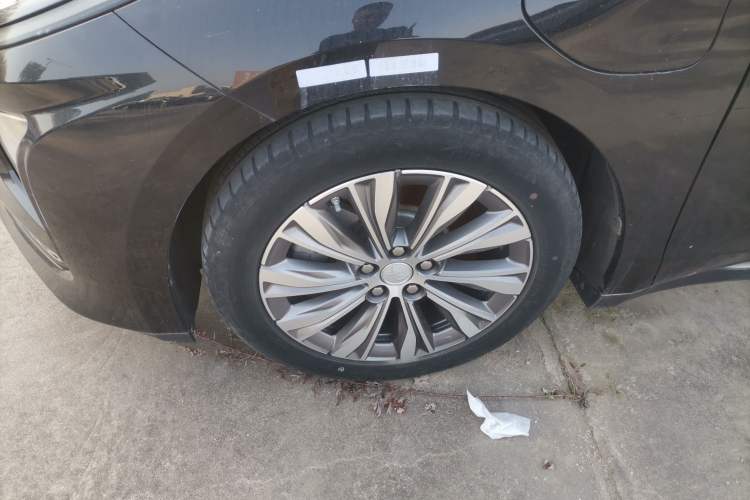 Used Hongqi E-QM5 2022 431 km Charge & Enjoy Edition
