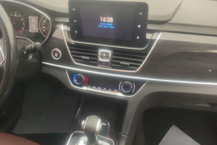 Used Baojun 560 2017 1.5T DCT Prestige Edition
