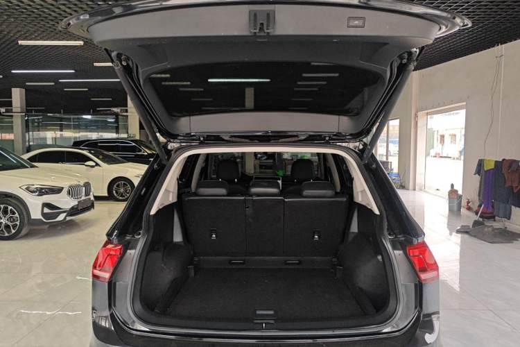 Used Volkswagen Tiguan L 2022 330TSI Automatic Two-Wheel Drive Smart Edition
