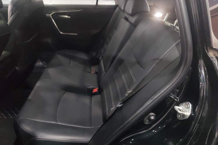 Used Toyota Wildlander 2023 2.0L CVT Two-Wheel Drive Prestige Version
